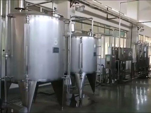 以水为媒，专业启航 江苏高校食品专业用700瓶自制纯净水迎新生